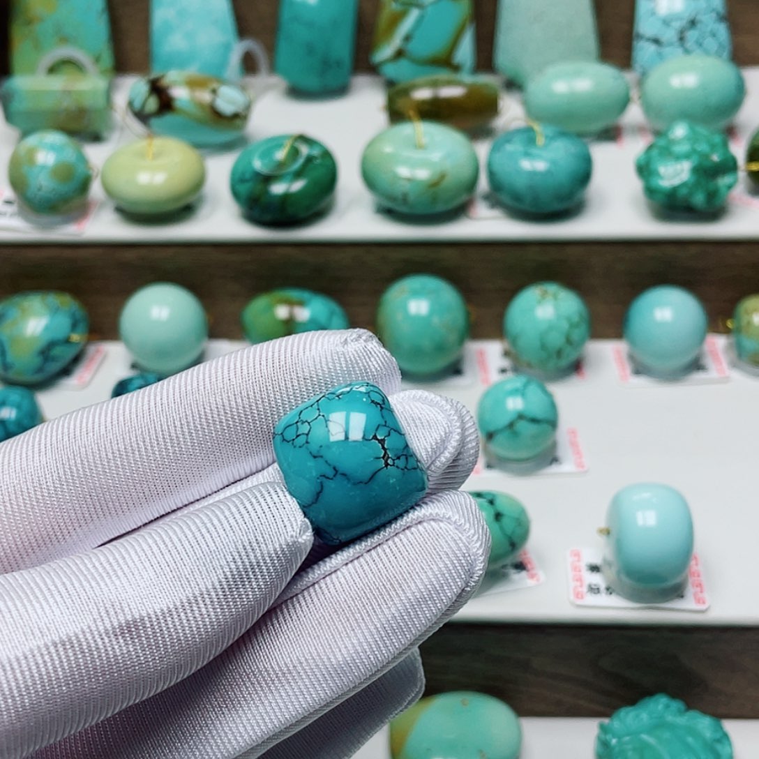 绿松石未镶嵌珠宝奇石