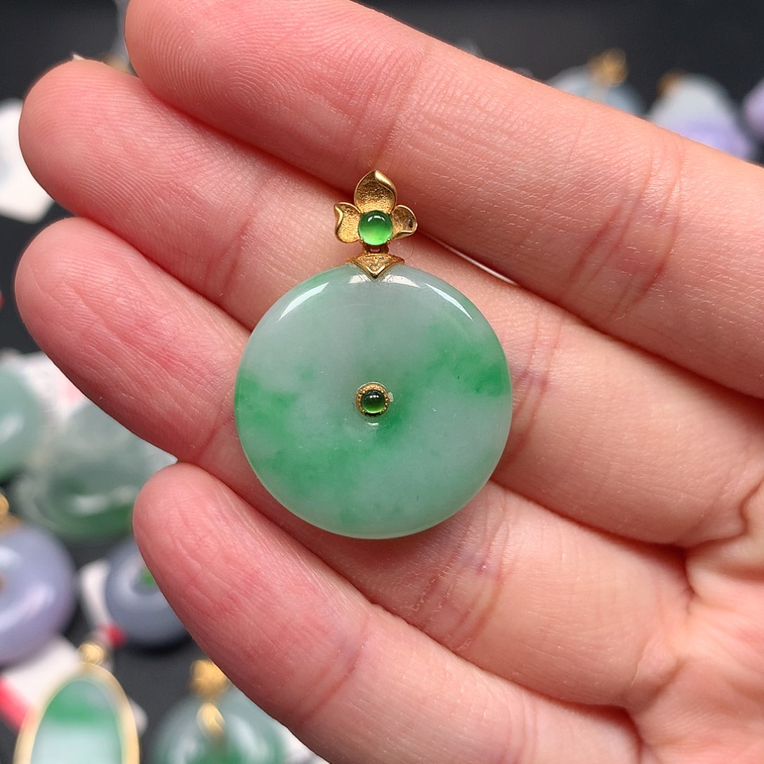 颈饰18K金镶嵌翡翠翡翠吊坠