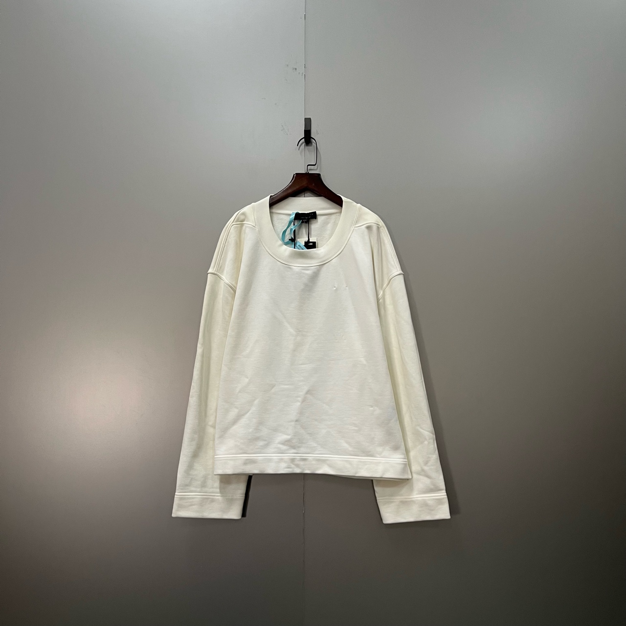 99新 BURBERRY/博柏利 h92 水晶吊坠卫衣 L码 202768
