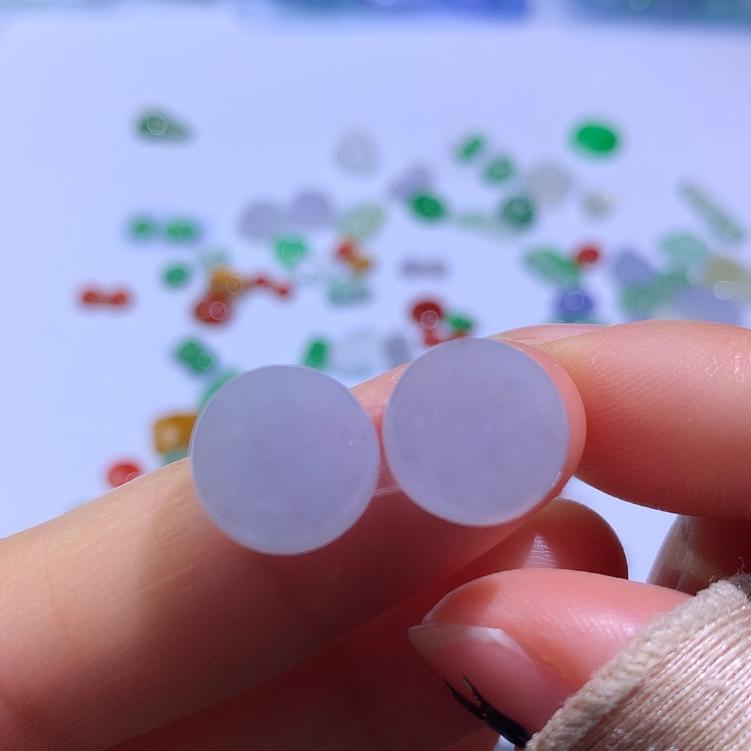 翡翠颈饰未镶嵌无事