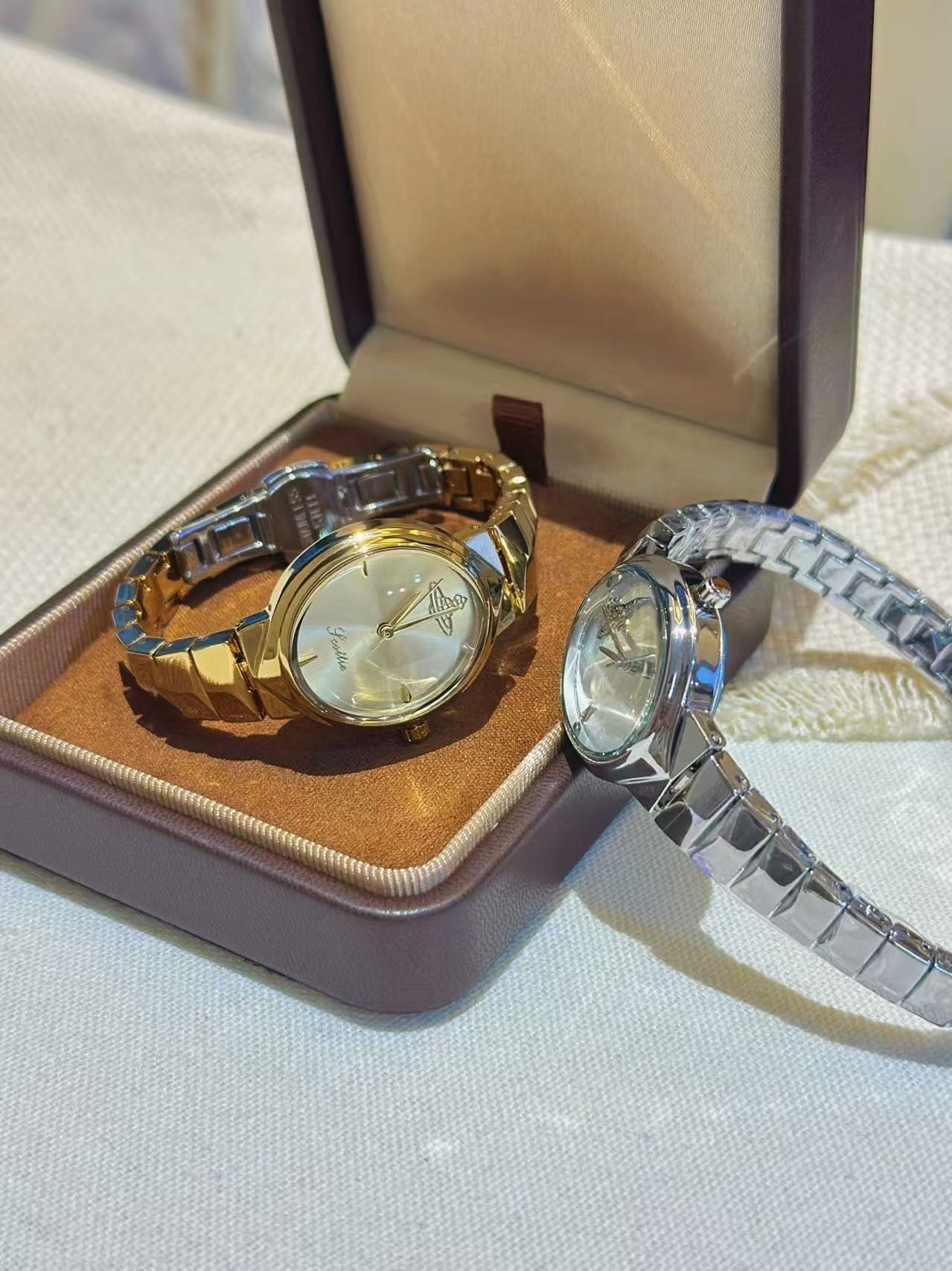 铜合金手链 佳佳（P7）女款土星蛇形钢带手链