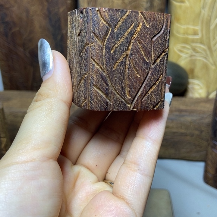 张***瘦木老山檀香木料正区