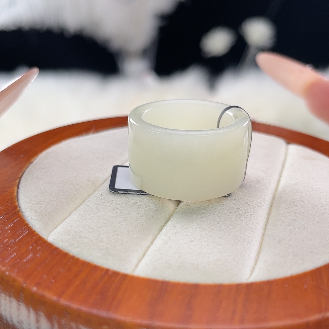 和田玉未镶嵌戒指l63。乳白圆切。18.2。不退换