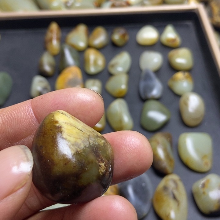 名***剑和田玉（糖玉）未镶嵌珠宝奇石