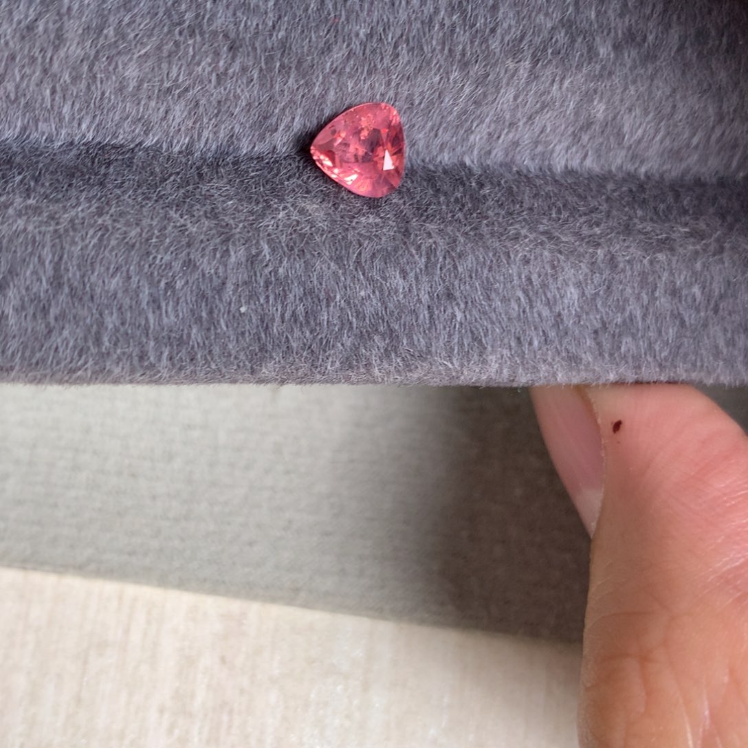 尖晶石裸石1.06 无烧 莲花