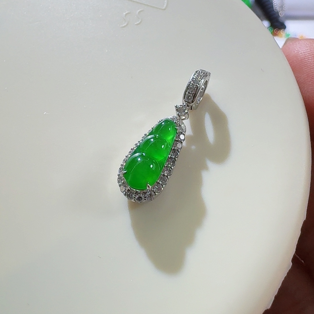 翡翠颈饰18K金镶嵌滴流