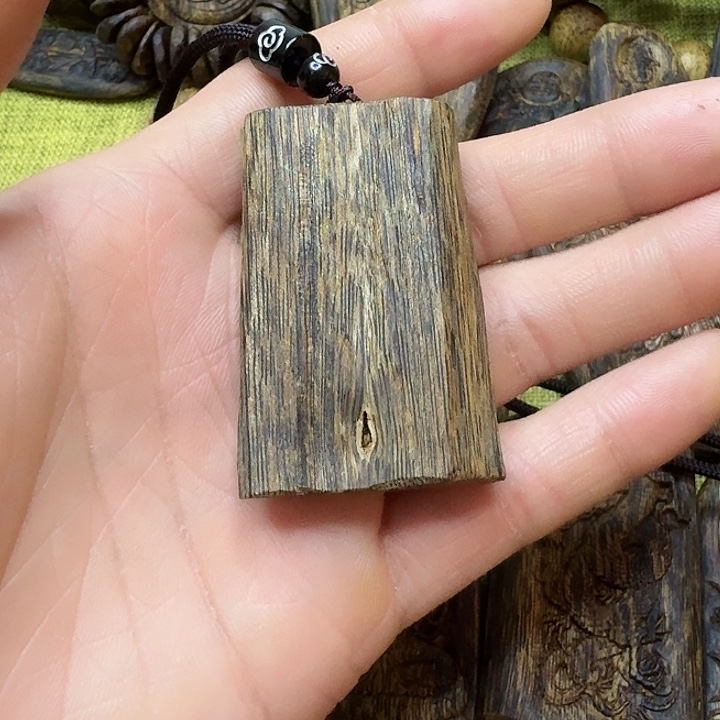 沉香吊坠崔*沉香吊坠12发一