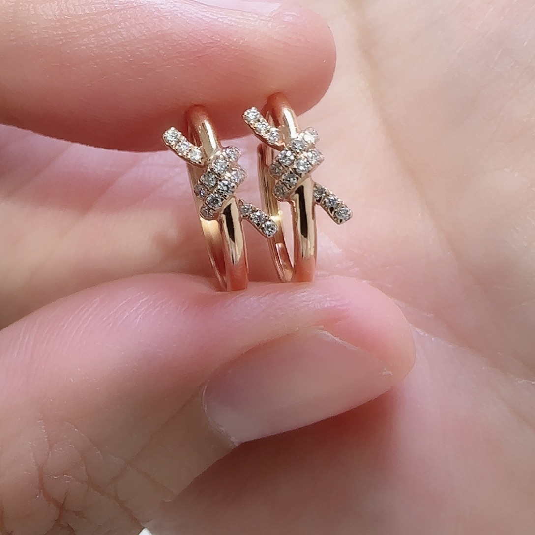 耳饰18K金镶嵌天然钻石