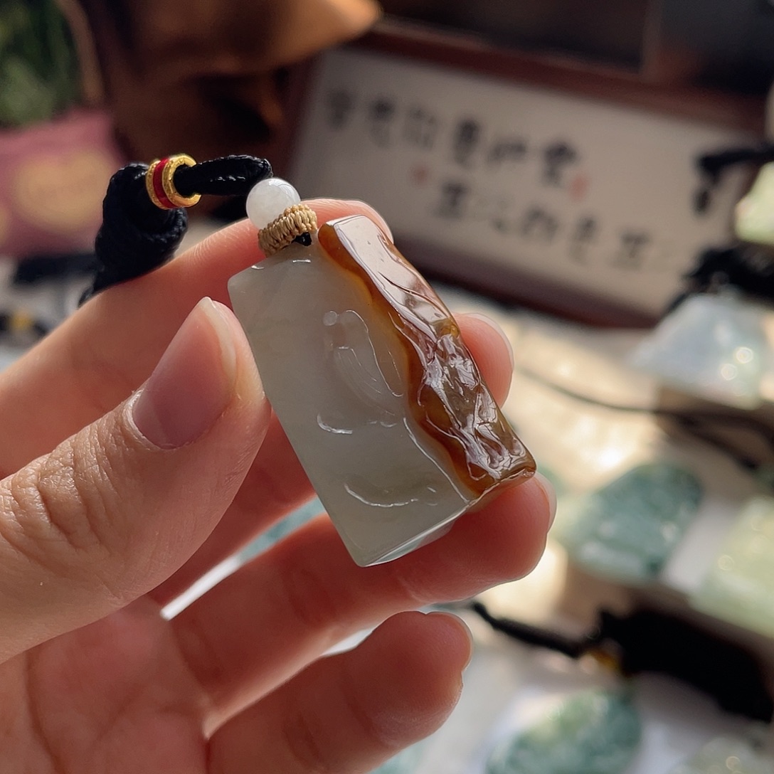 翡翠未镶嵌颈饰悟道