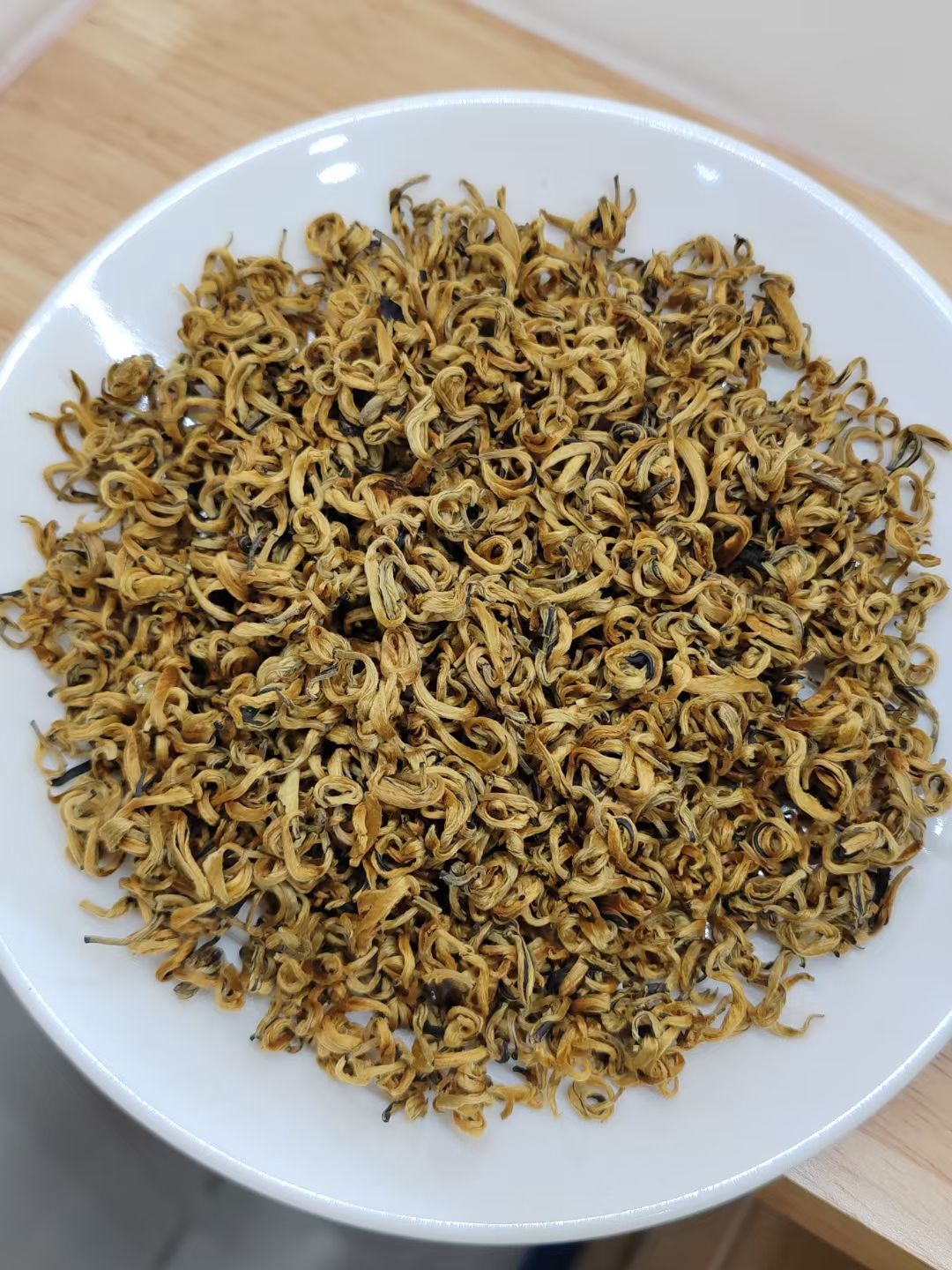 云南大叶种滇红纯芽头蜜香型金花茶叶半曲金毫显露