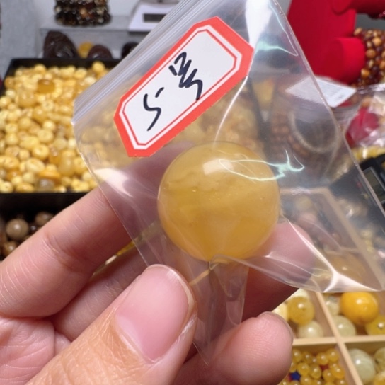 琥珀裸石未镶嵌桃**。5号，21.7m m