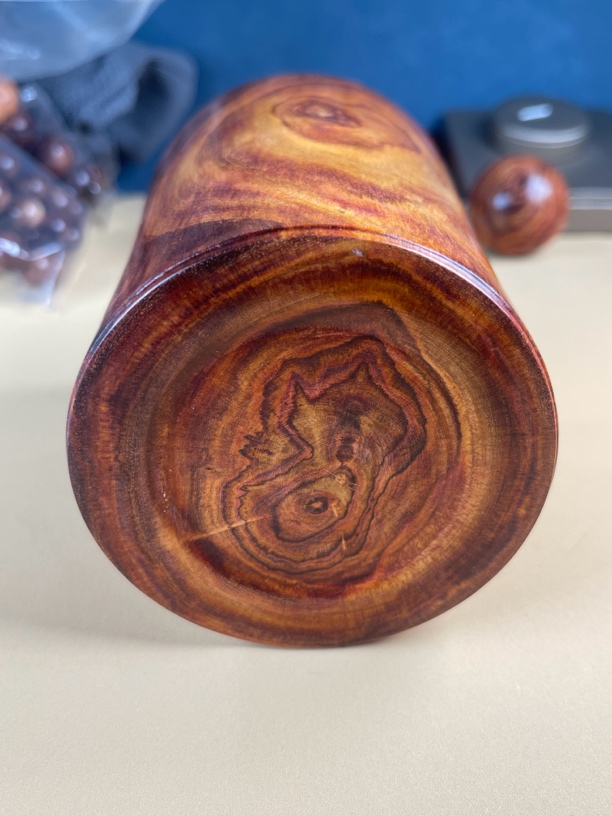 海南黄花梨笔筒 鬼脸纹 水波纹