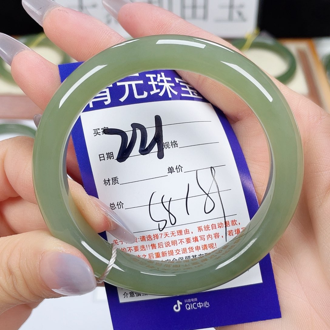 和田玉手镯未镶嵌