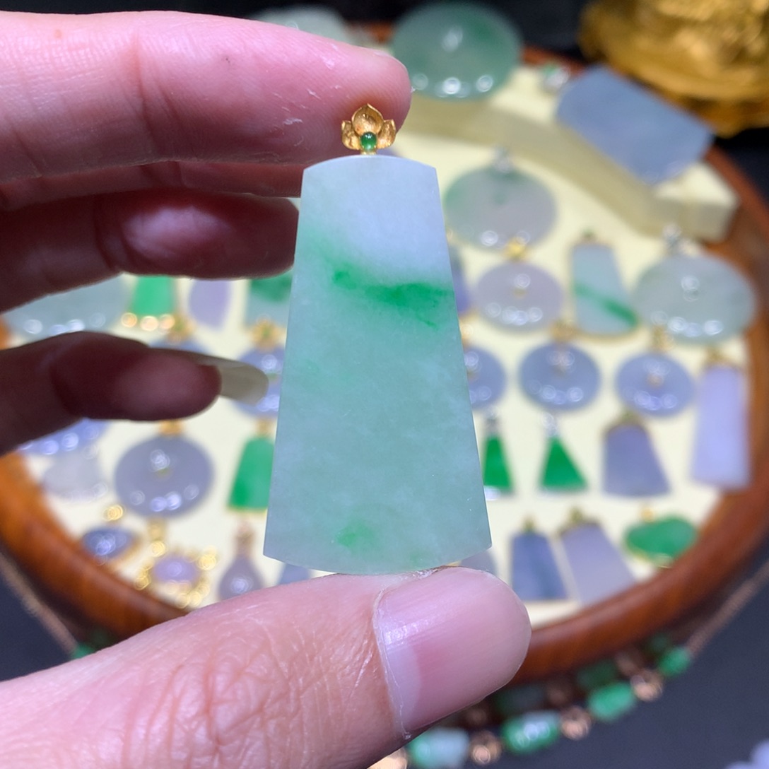 翡翠吊坠(不含链)18K金镶嵌