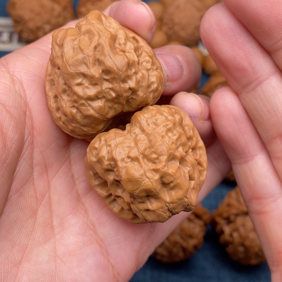 文玩核桃把件34开背蛤蟆头