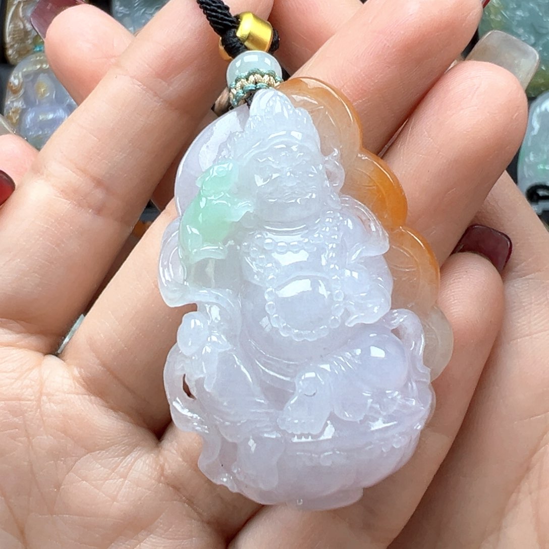 翡翠颈饰未镶嵌黄财爷