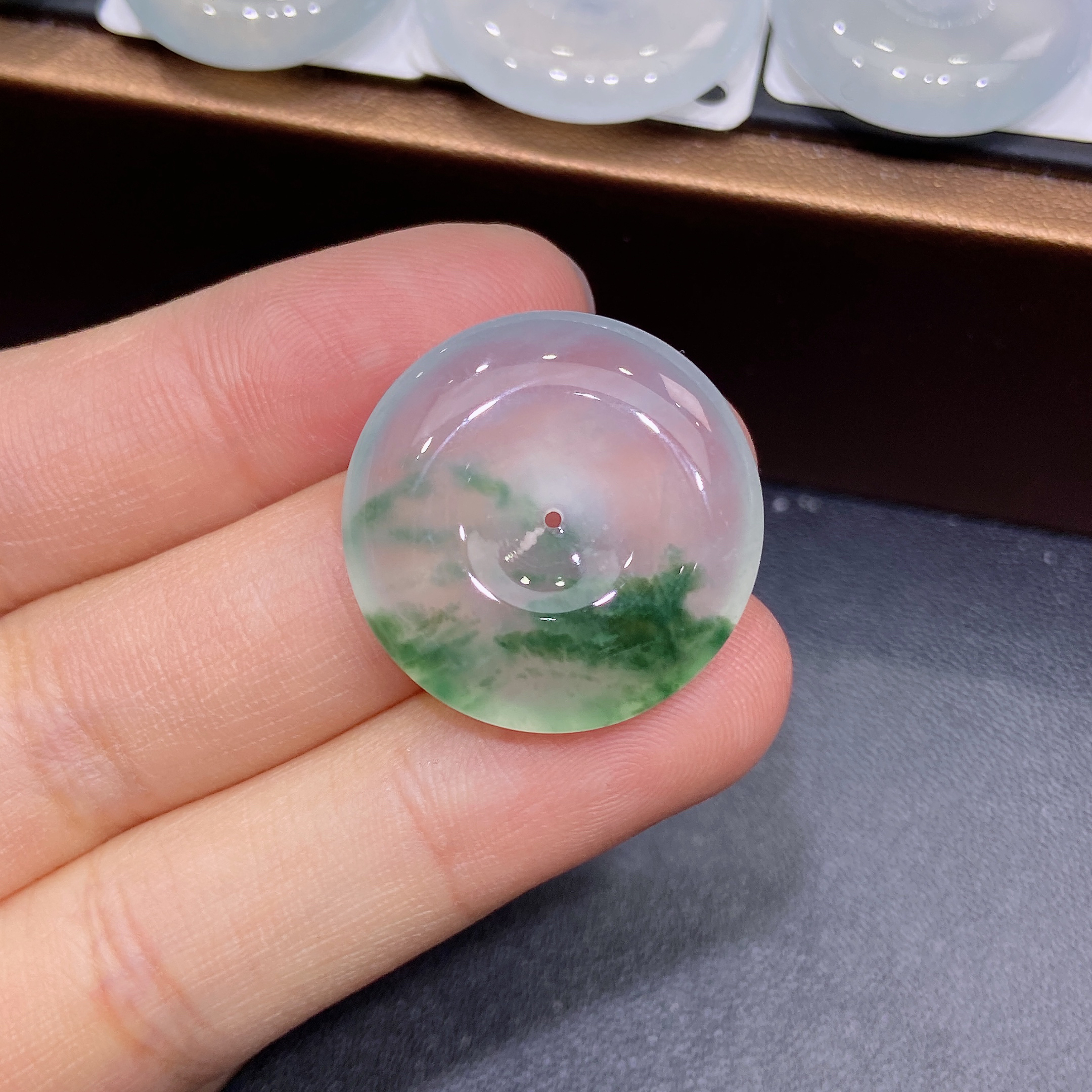 缅甸天然A货翡翠，高冰种起钢光 飘绿花半山水平安扣吊坠冰透精美Z