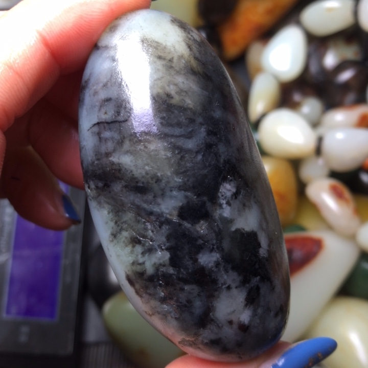 和田玉（翠青玉）未镶嵌珠宝奇石