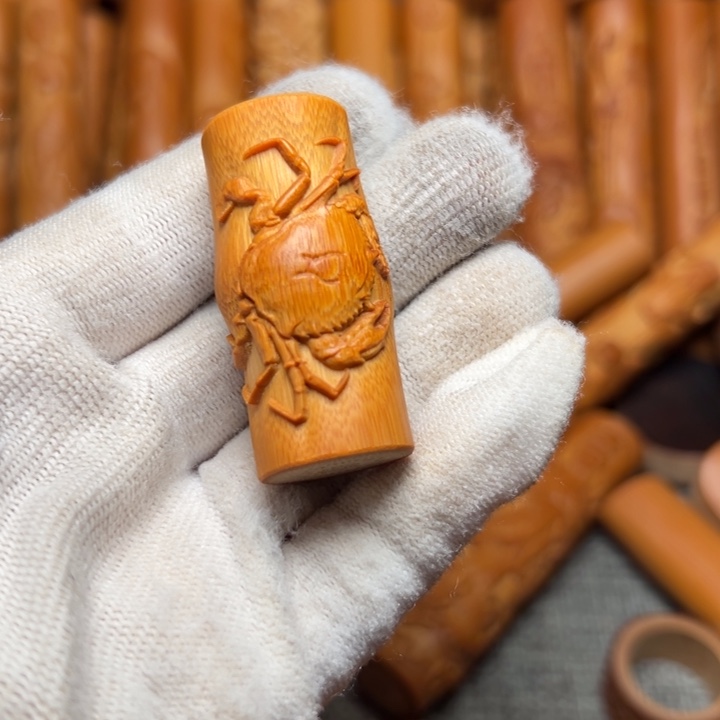 拼***郎实心竹雕刻手把件