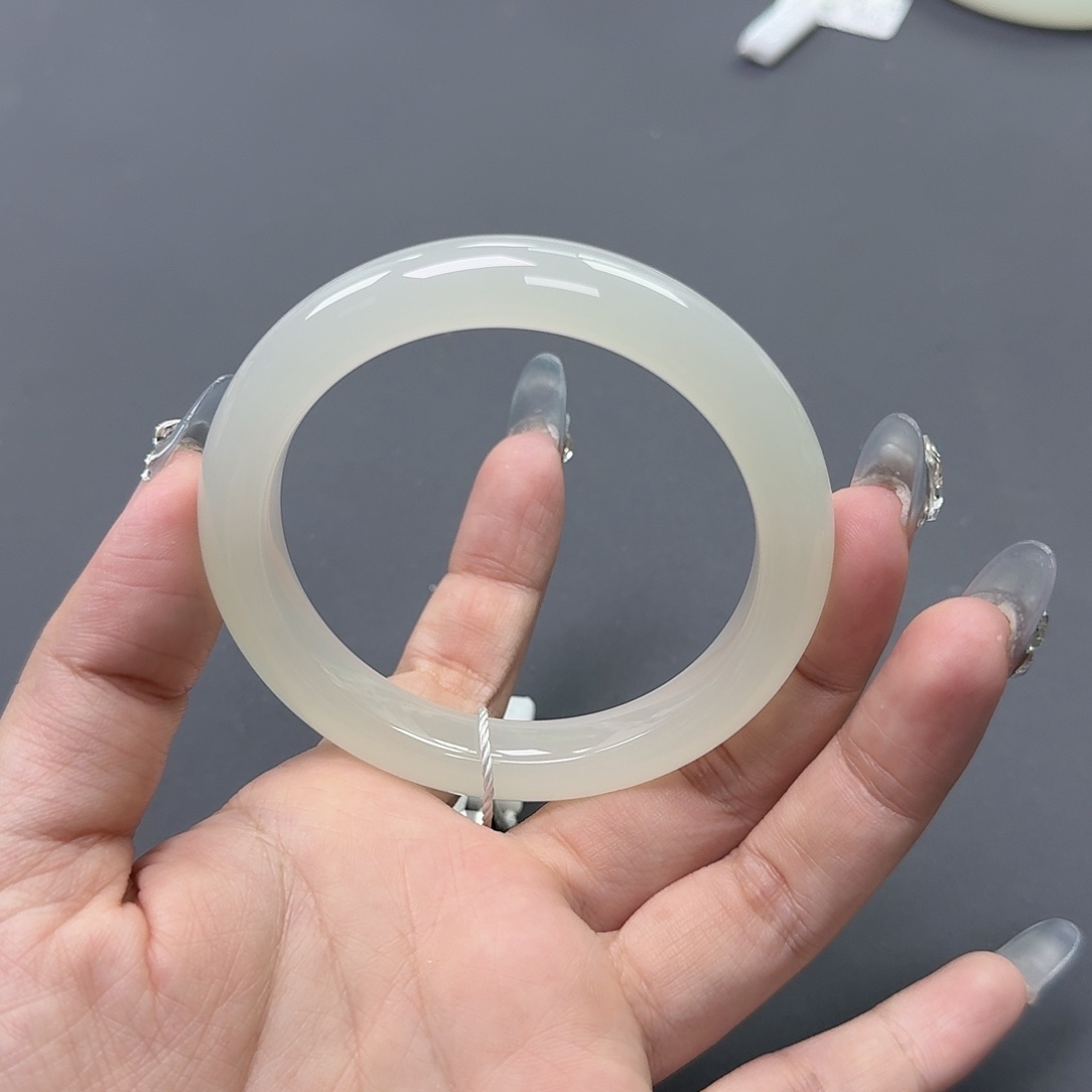 和田玉未镶嵌手镯荔枝白，高冰透有猫光，无包容，钢板老料