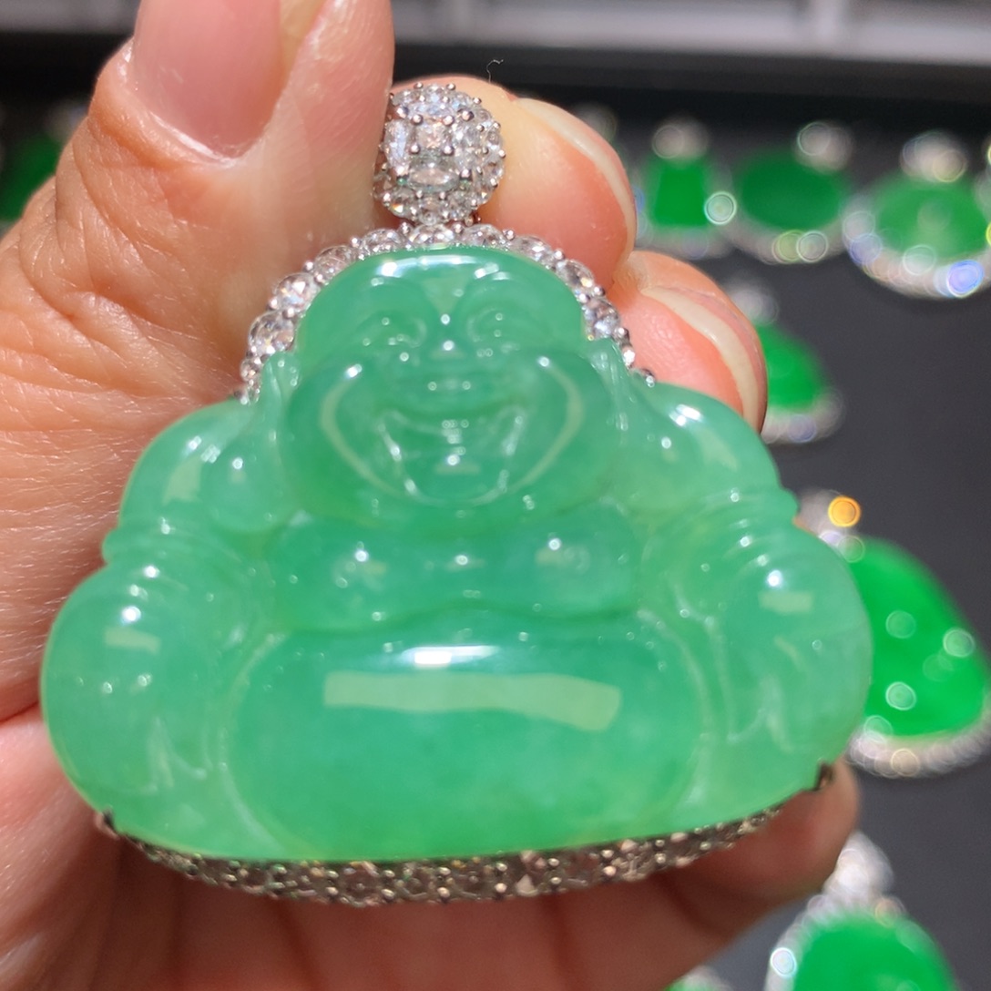 翡翠颈饰18K金镶嵌翡翠