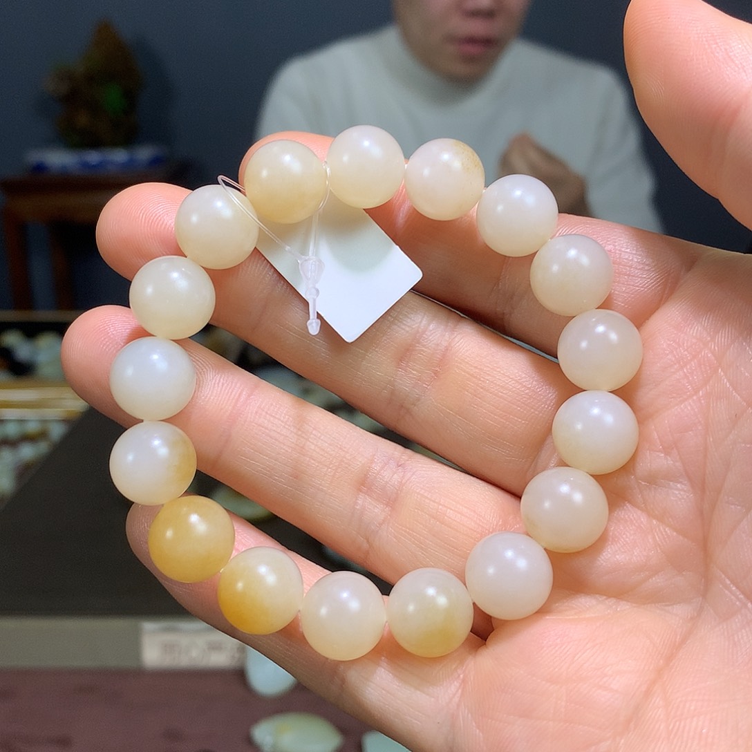 烟***意和田玉未镶嵌手串