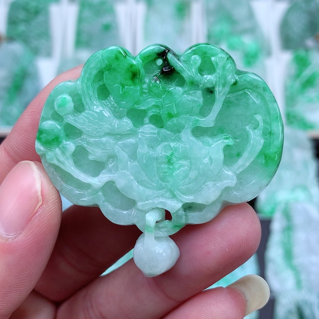 翡翠颈饰未镶嵌翡翠吊坠