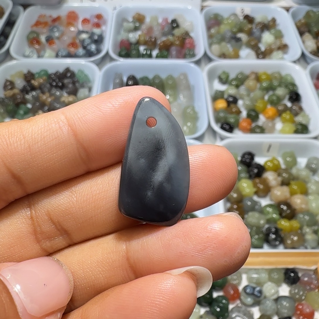 和田玉未镶嵌珠宝奇石