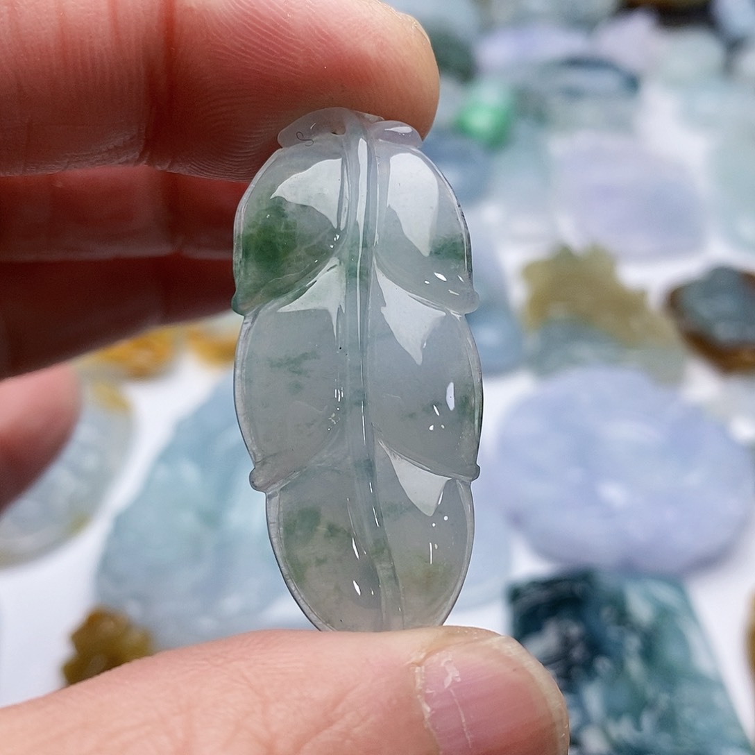 翡翠颈饰未镶嵌叶子