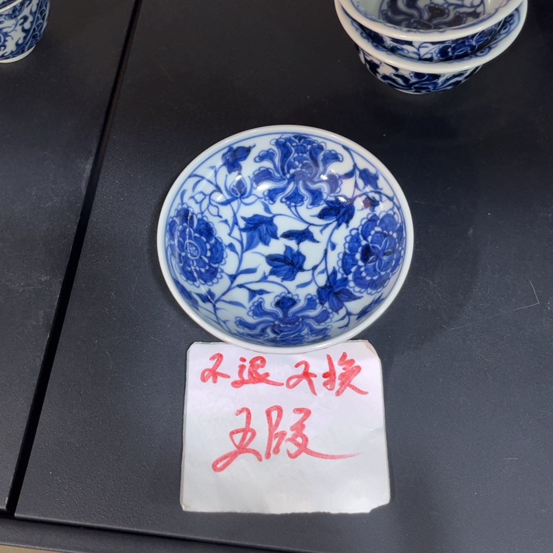 手绘仿元牡丹普洱杯