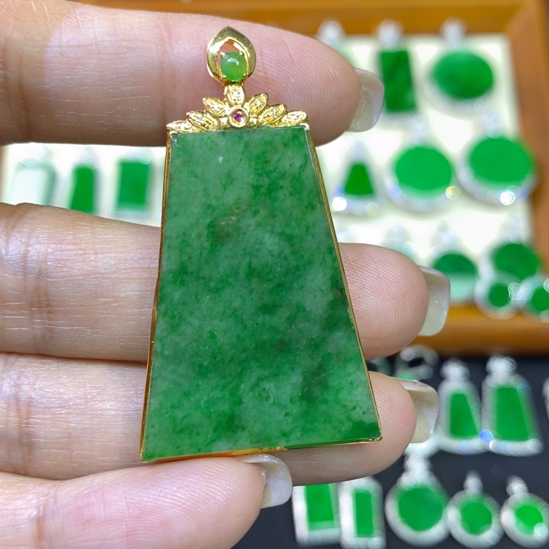 翡翠吊坠(不含链)18K金镶嵌吊坠