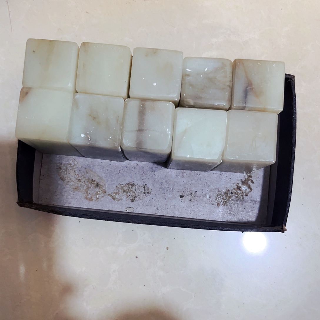 粒***乐寿山石捡漏瑕疵品