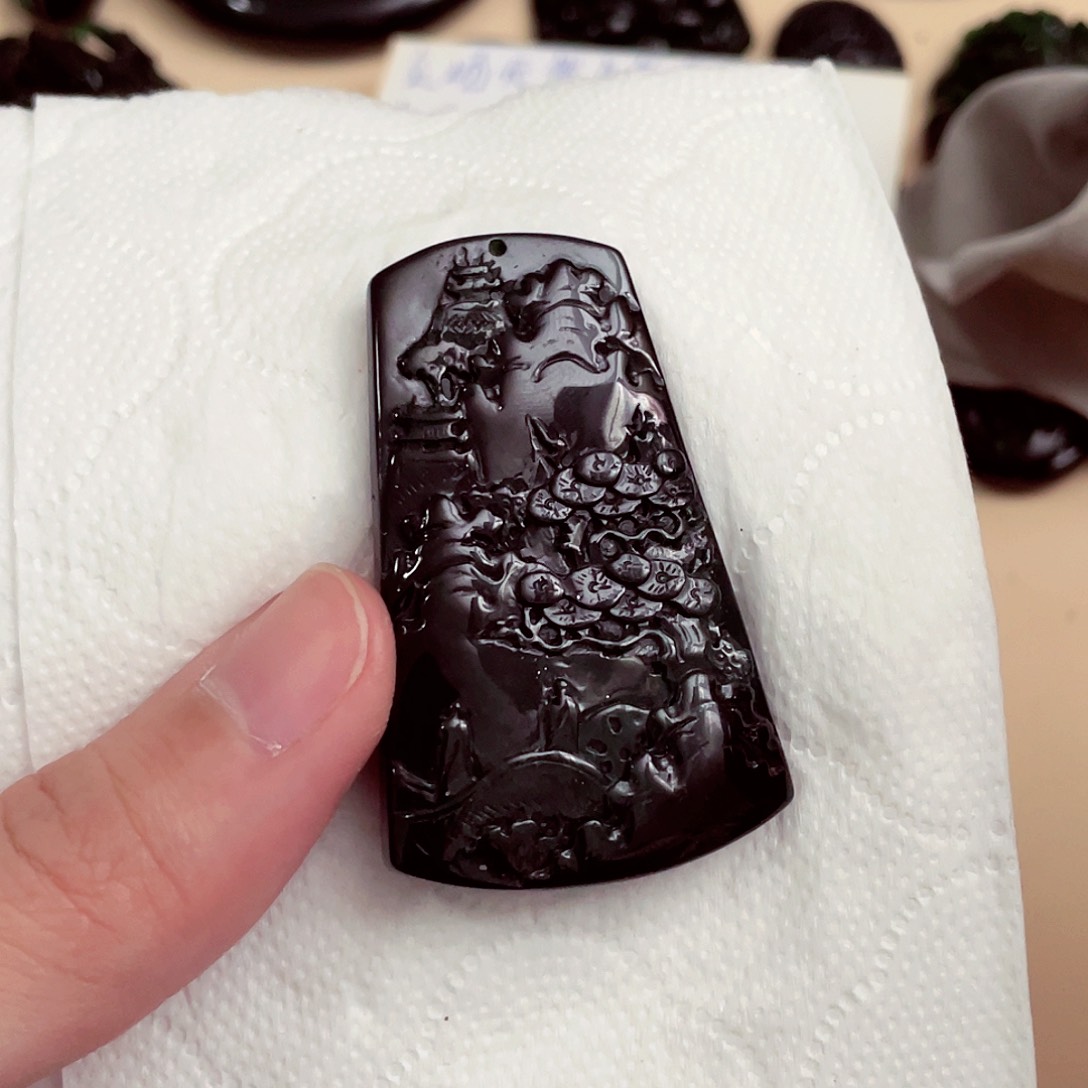 翡翠颈饰未镶嵌翡翠