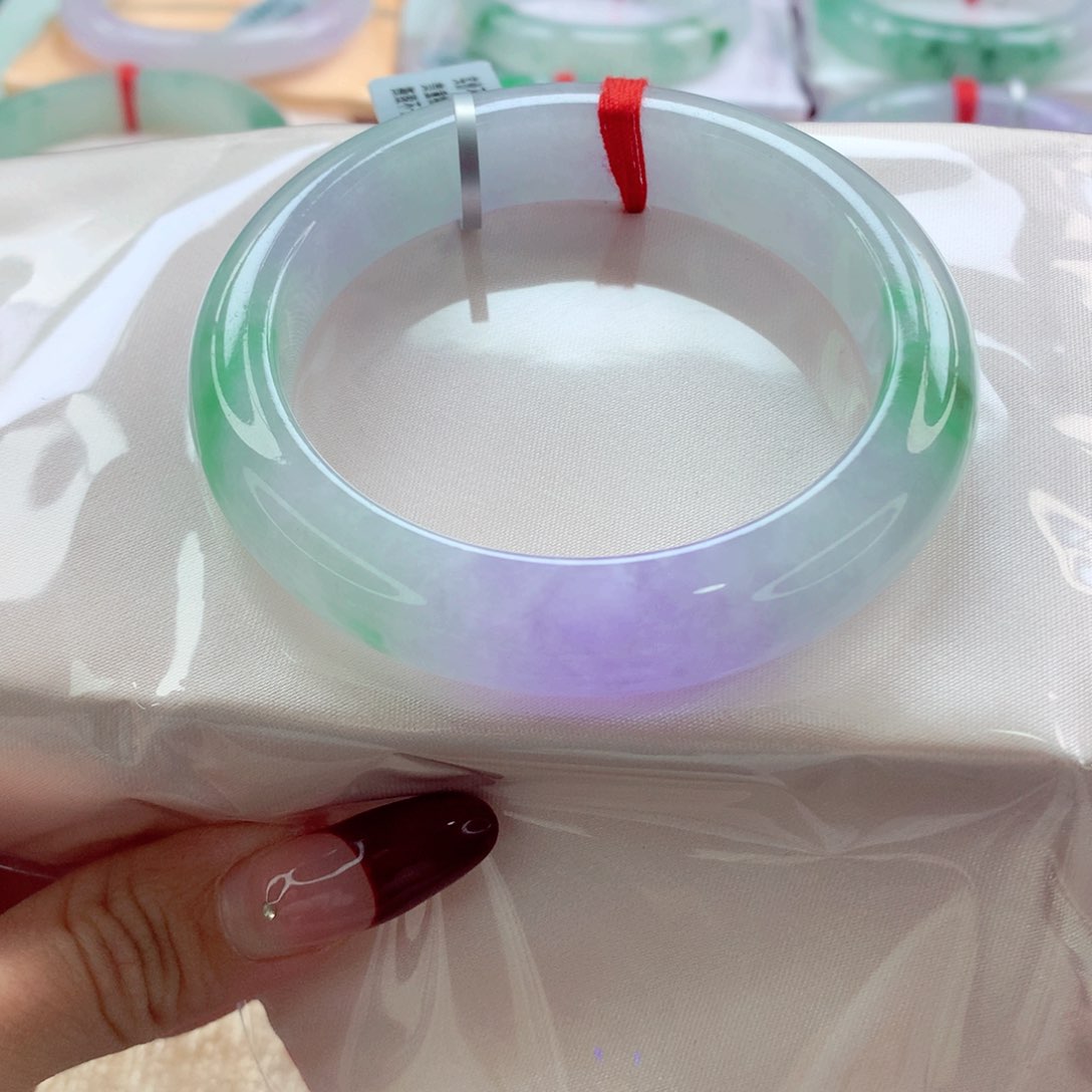 翡翠手镯未镶嵌一****i55.3 冰春彩 灵