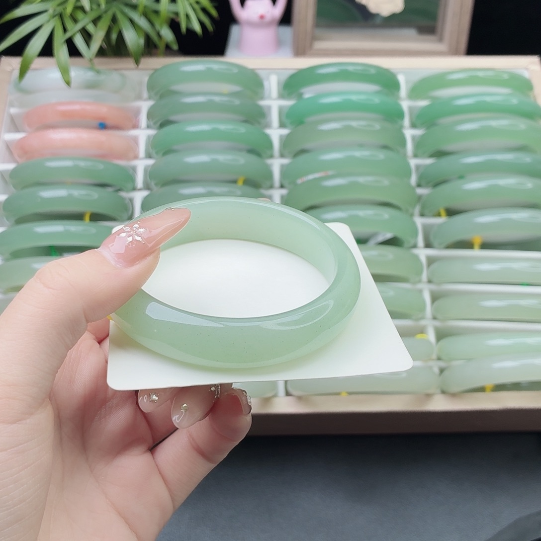 石英质玉未镶嵌手镯