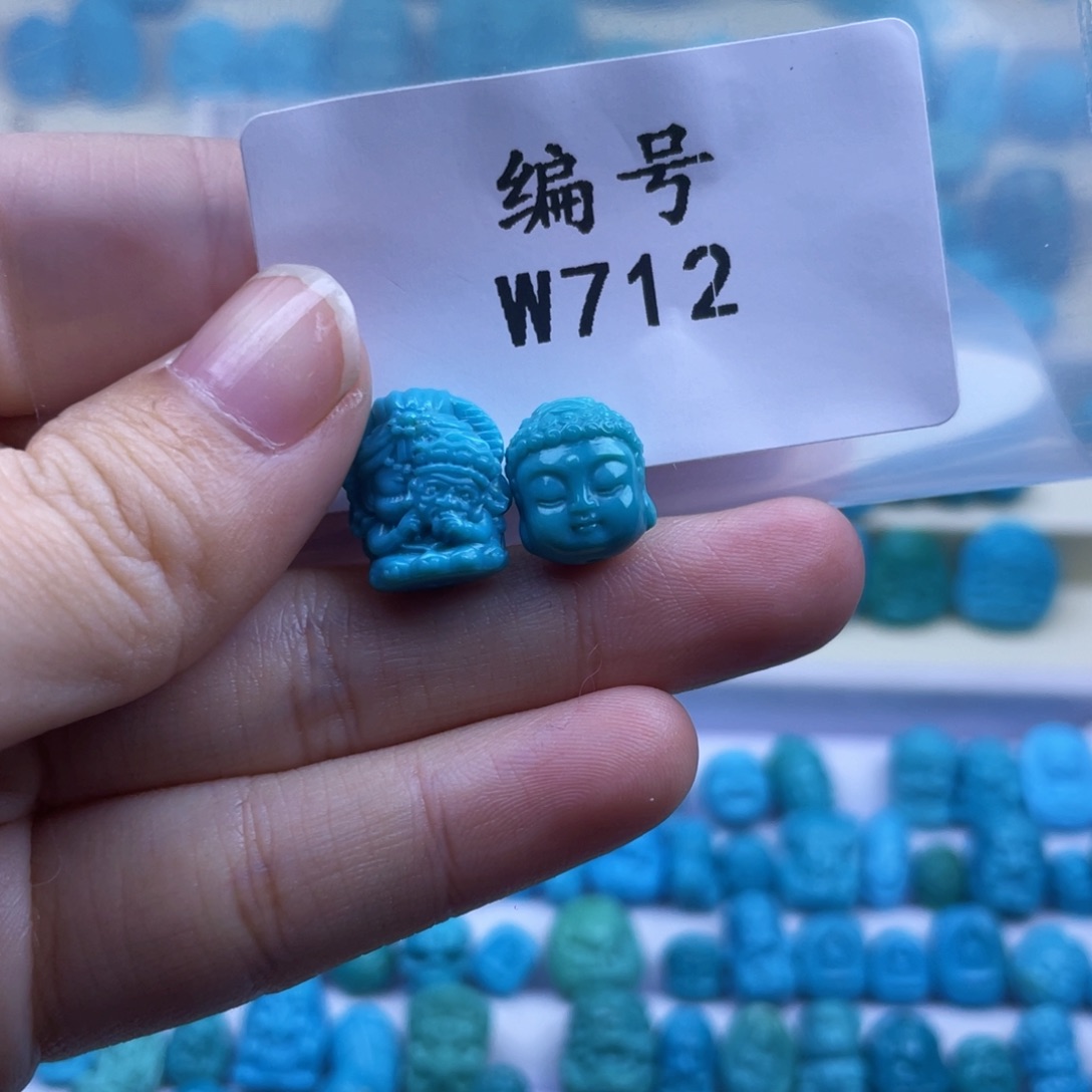 阿***丹绿松石未镶嵌天然原矿绿松石雕件