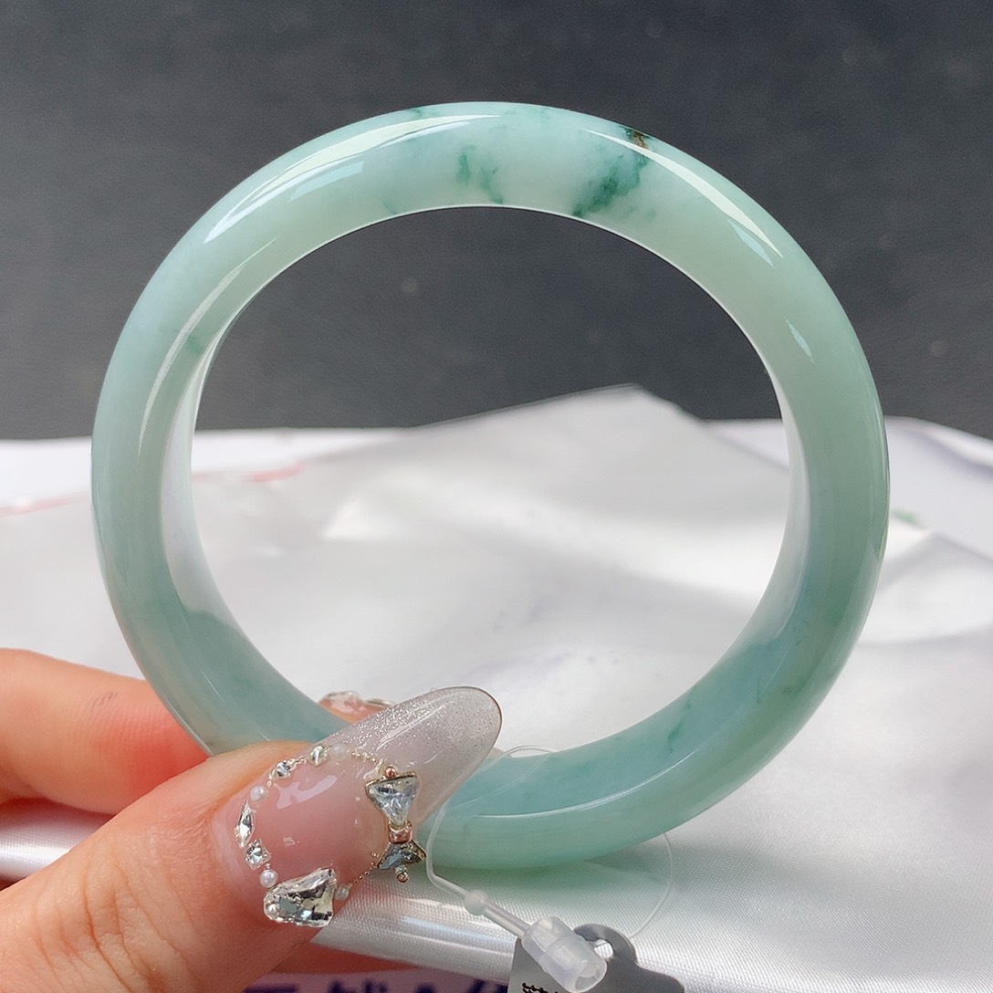 翡翠手镯未镶嵌0083正55.8