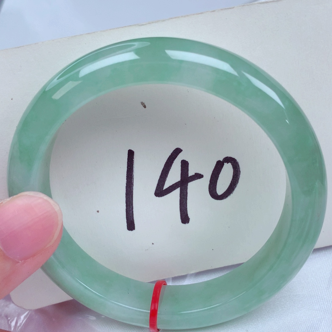 翡翠手镯未镶嵌翡翠