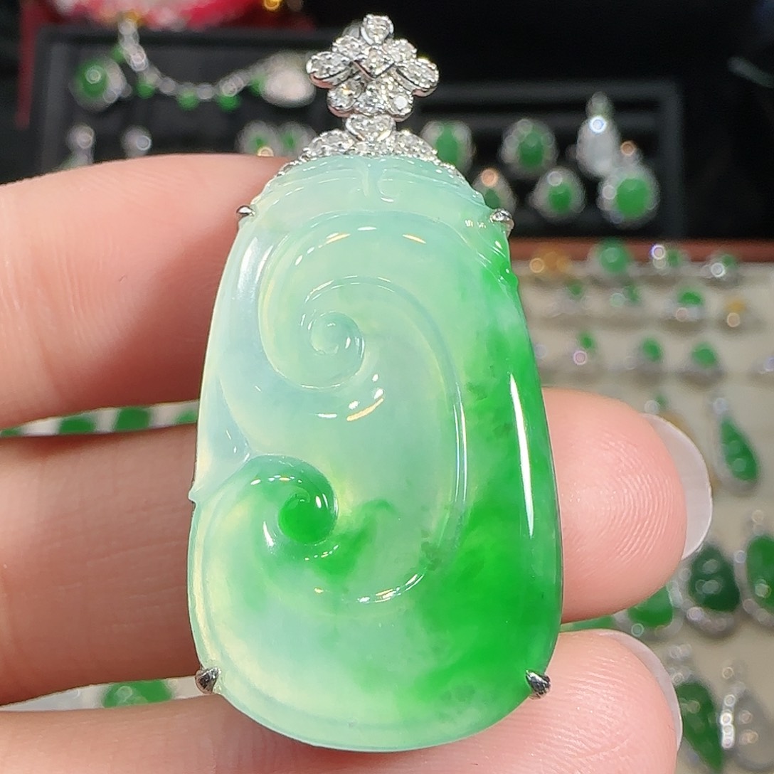 翡翠吊坠(不含链)18K金镶嵌