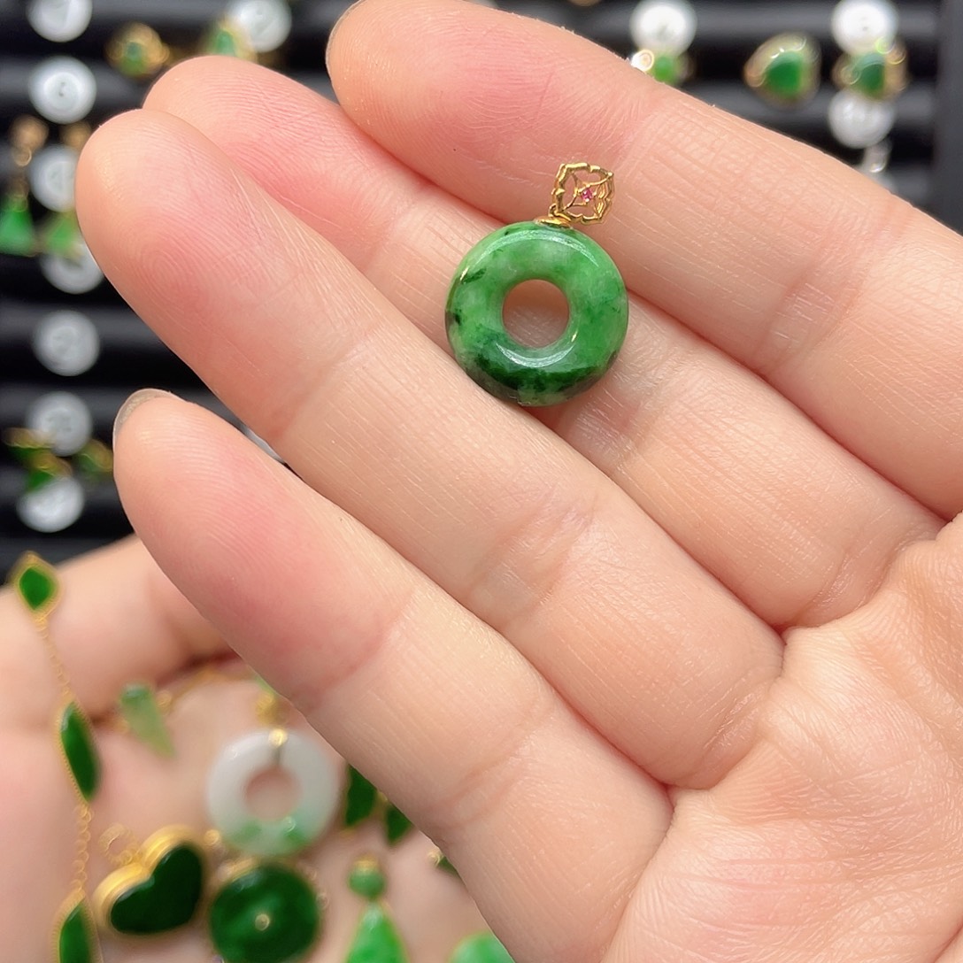 翡翠18K金镶嵌颈饰天然翡翠