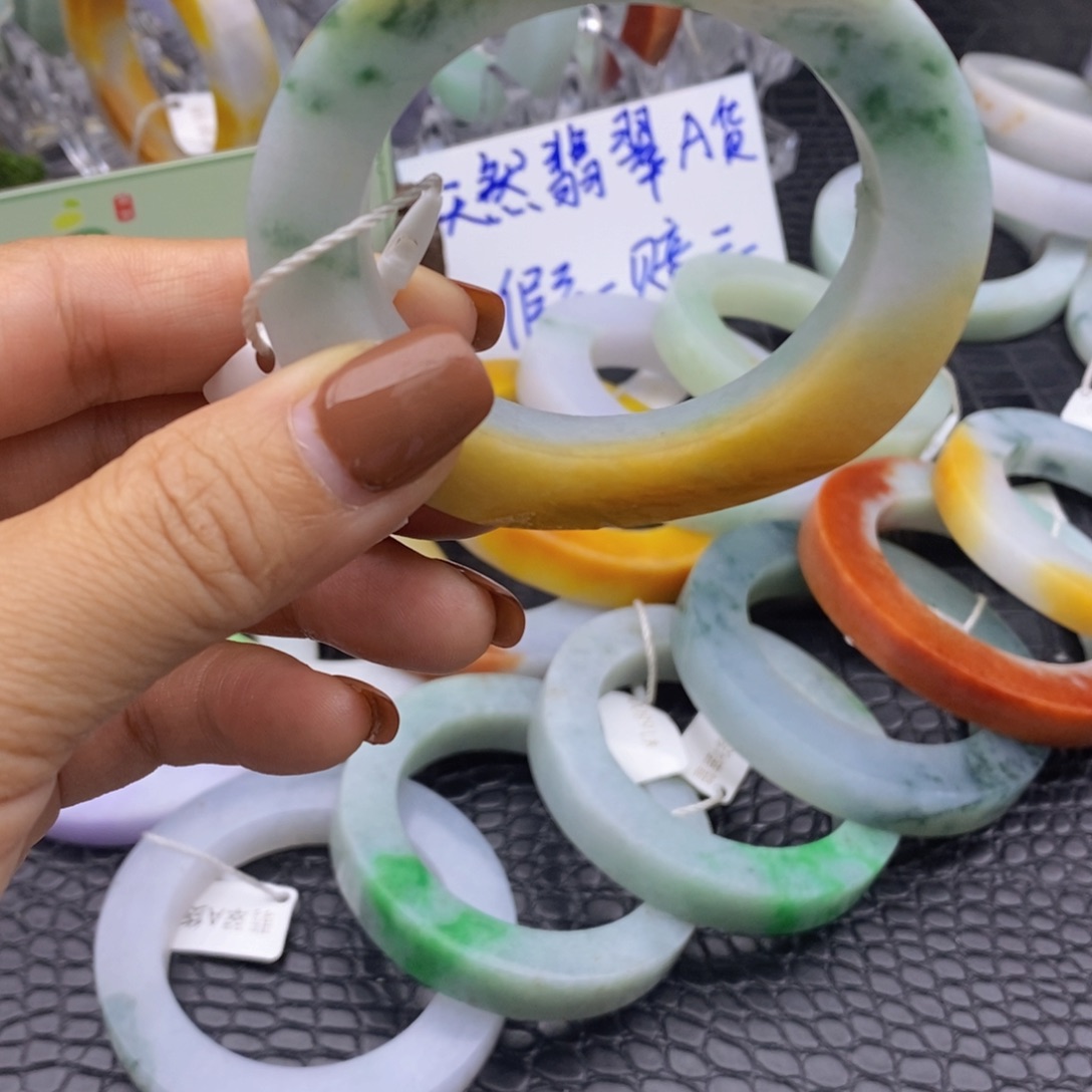 定制翡翠未镶嵌翡翠手镯