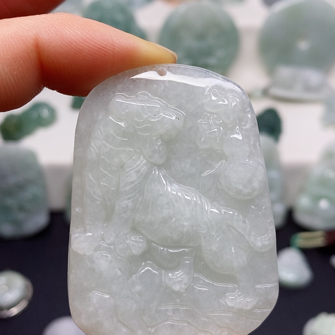 翡翠颈饰未镶嵌吊坠