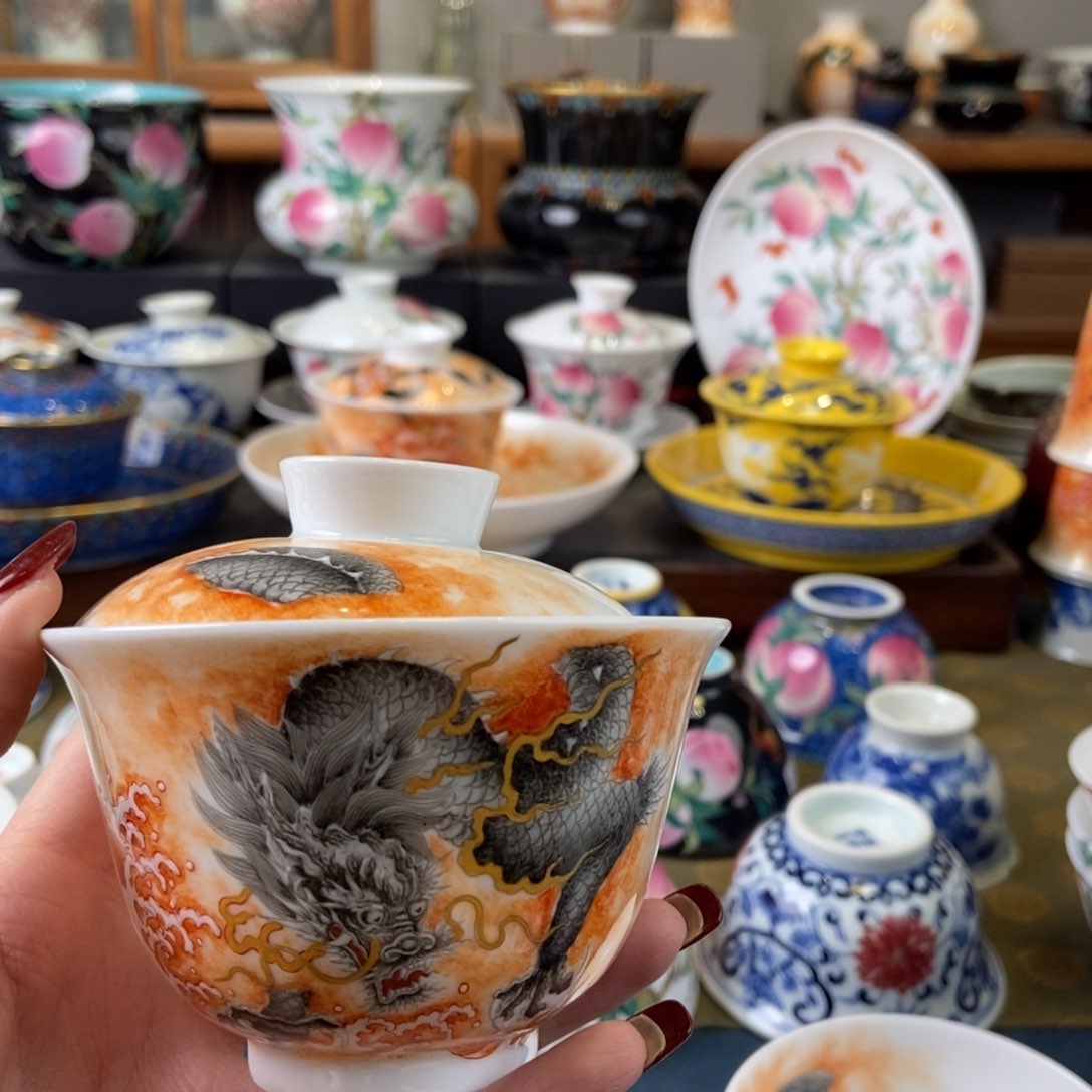 陶瓷艺术家的作品是一