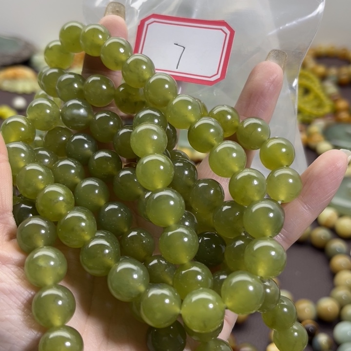 苏***梧蛇纹石玉未镶嵌手链