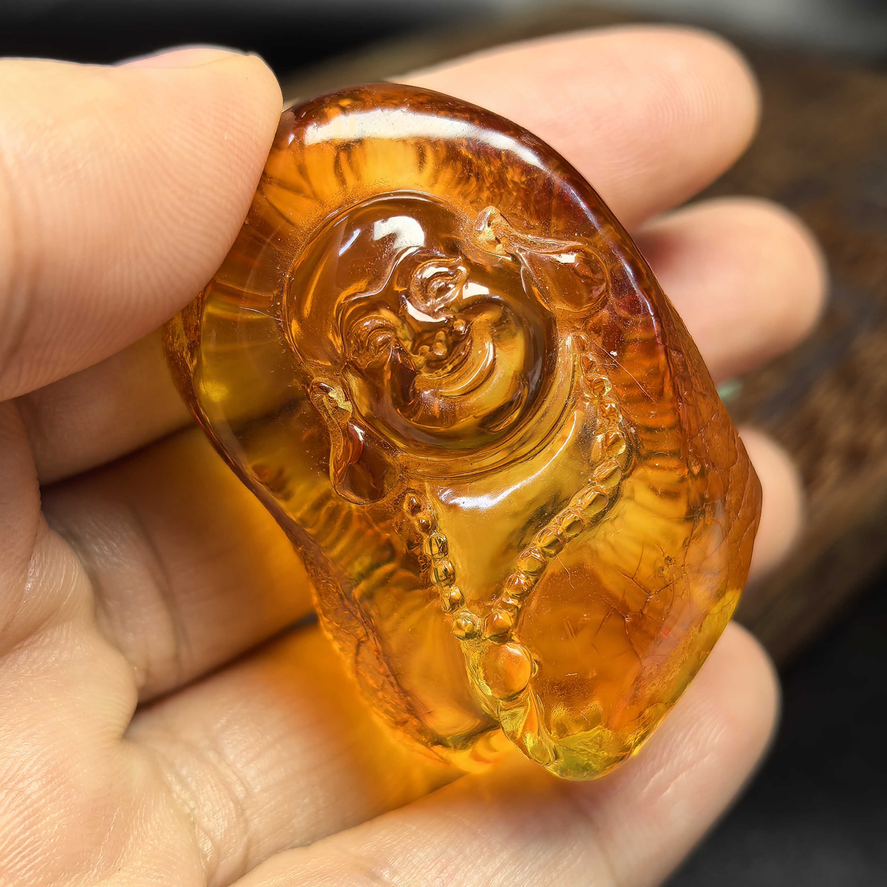 天然琥珀蜜蜡海漂金珀雕刻件大肚笑佛背留皮荔枝皮手把毛衣坠