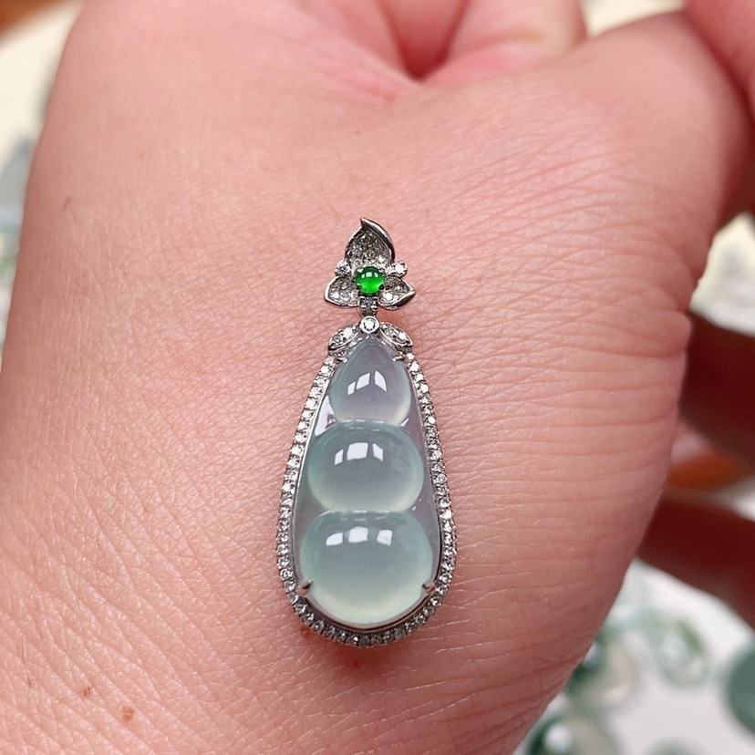 【闪购商品】翡翠吊坠(不含链)18K金镶嵌