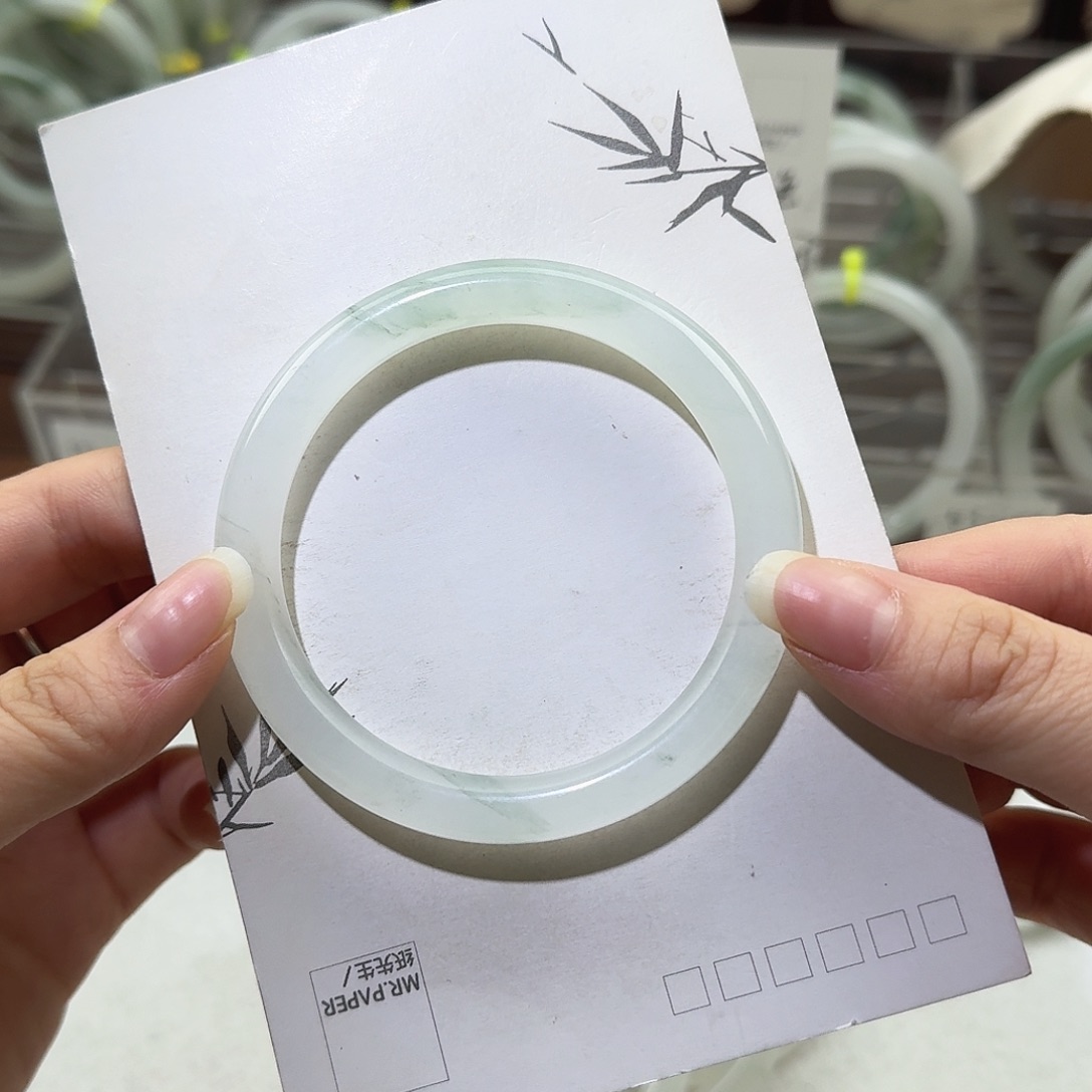 玉***糖石英质玉（天山翠）未镶嵌手镯