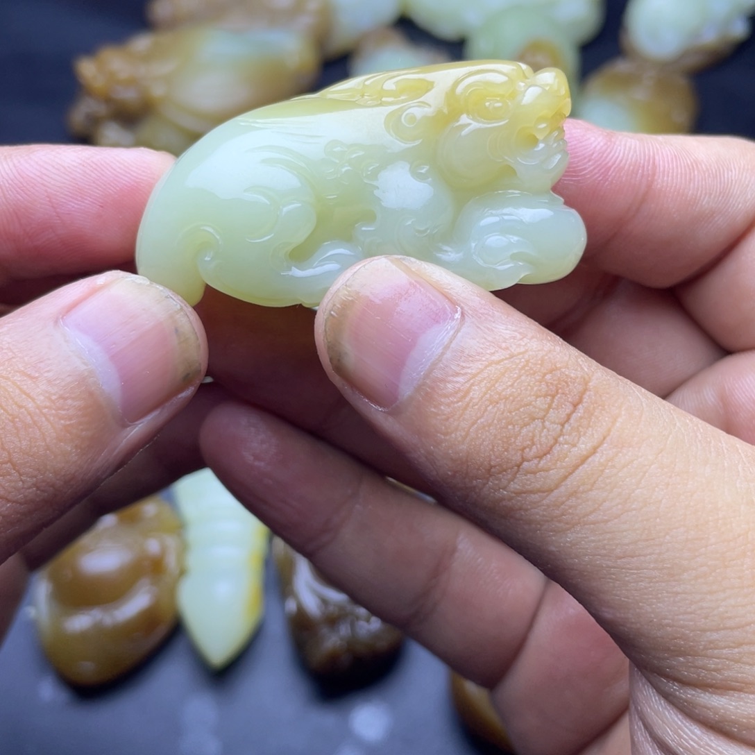 颈饰未镶嵌和田玉（糖玉）