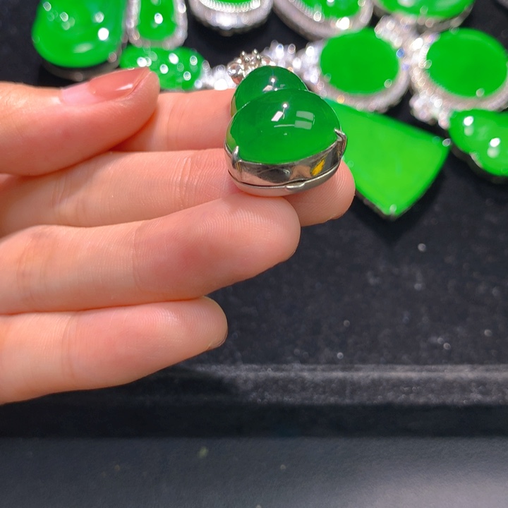 淡***云翡翠银S925镶嵌颈饰一个