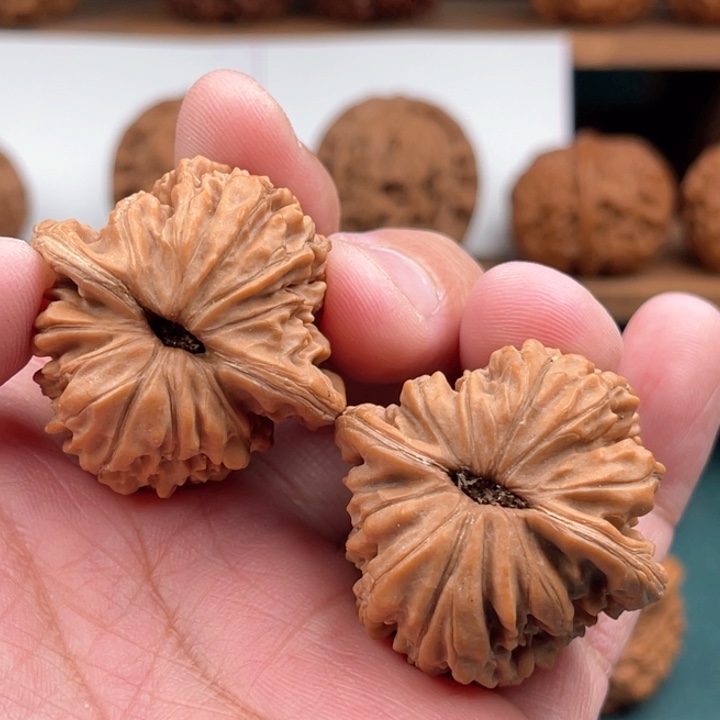 文玩核桃把件左*文玩核桃平谷四座楼